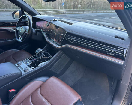 Черный Фольксваген Туарег, объемом двигателя 3 л и пробегом 259 тыс. км за 38999 $, фото 65 на Automoto.ua