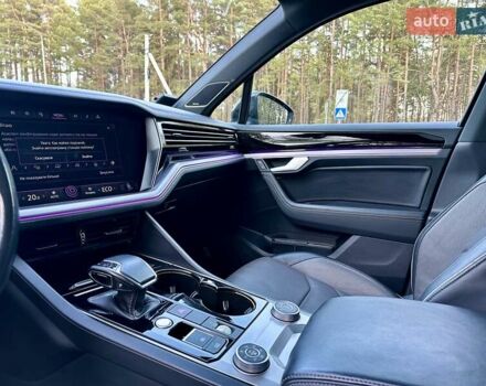 Черный Фольксваген Туарег, объемом двигателя 2.97 л и пробегом 264 тыс. км за 44000 $, фото 32 на Automoto.ua