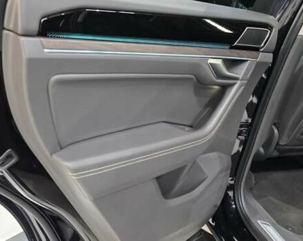 Черный Фольксваген Туарег, объемом двигателя 2.97 л и пробегом 180 тыс. км за 48500 $, фото 18 на Automoto.ua