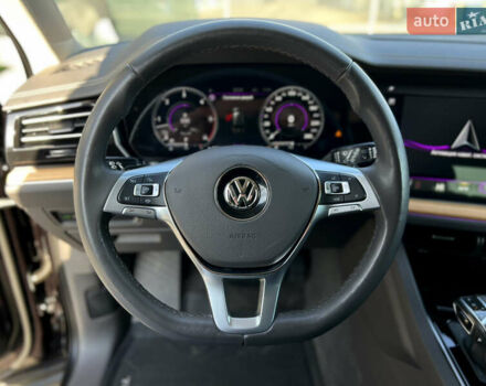 Чорний Фольксваген Туарег, об'ємом двигуна 3 л та пробігом 166 тис. км за 49900 $, фото 28 на Automoto.ua