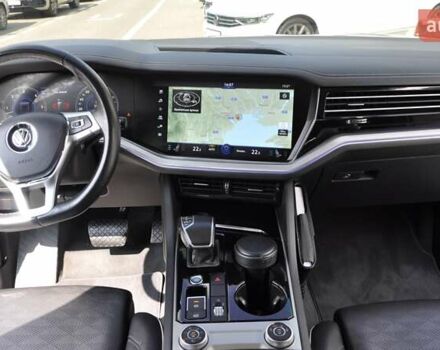 Черный Фольксваген Туарег, объемом двигателя 2.97 л и пробегом 138 тыс. км за 46400 $, фото 29 на Automoto.ua