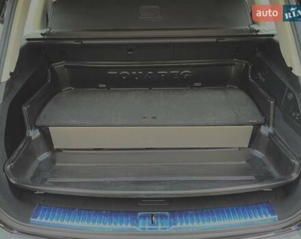 Чорний Фольксваген Туарег, об'ємом двигуна 3 л та пробігом 106 тис. км за 32519 $, фото 31 на Automoto.ua