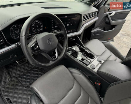 Чорний Фольксваген Туарег, об'ємом двигуна 3 л та пробігом 99 тис. км за 57888 $, фото 57 на Automoto.ua