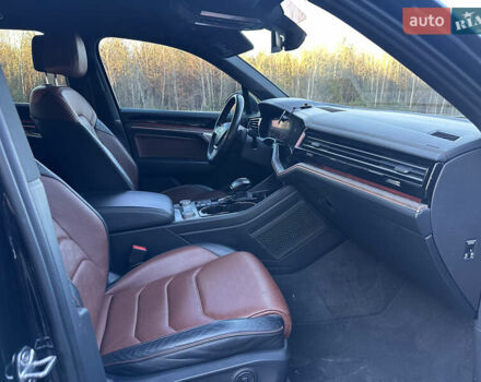 Черный Фольксваген Туарег, объемом двигателя 3 л и пробегом 259 тыс. км за 38999 $, фото 68 на Automoto.ua