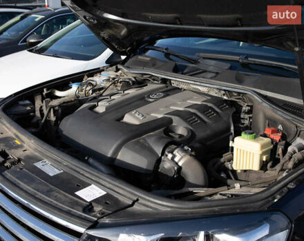 Чорний Фольксваген Туарег, об'ємом двигуна 3 л та пробігом 106 тис. км за 32519 $, фото 23 на Automoto.ua