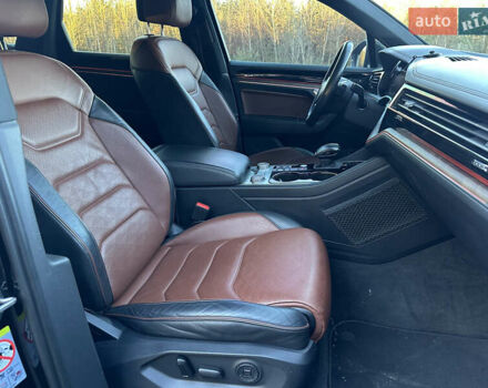 Черный Фольксваген Туарег, объемом двигателя 3 л и пробегом 259 тыс. км за 38999 $, фото 66 на Automoto.ua