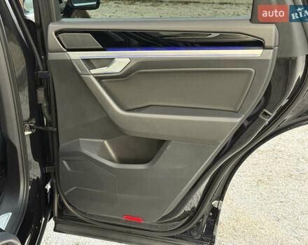 Черный Фольксваген Туарег, объемом двигателя 2.97 л и пробегом 280 тыс. км за 37900 $, фото 24 на Automoto.ua