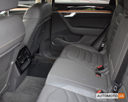 Чорний Фольксваген Туарег, об'ємом двигуна 3 л та пробігом 145 тис. км за 39805 $, фото 10 на Automoto.ua