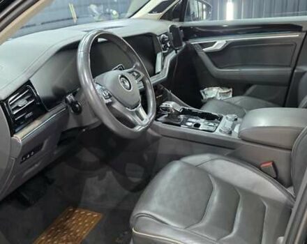 Черный Фольксваген Туарег, объемом двигателя 2.97 л и пробегом 180 тыс. км за 48500 $, фото 34 на Automoto.ua