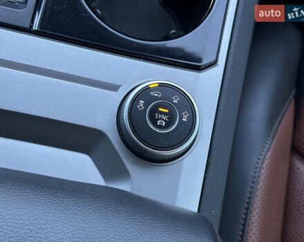 Черный Фольксваген Туарег, объемом двигателя 3 л и пробегом 259 тыс. км за 38999 $, фото 87 на Automoto.ua