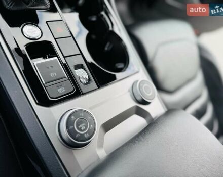 Чорний Фольксваген Туарег, об'ємом двигуна 2.97 л та пробігом 170 тис. км за 41950 $, фото 48 на Automoto.ua