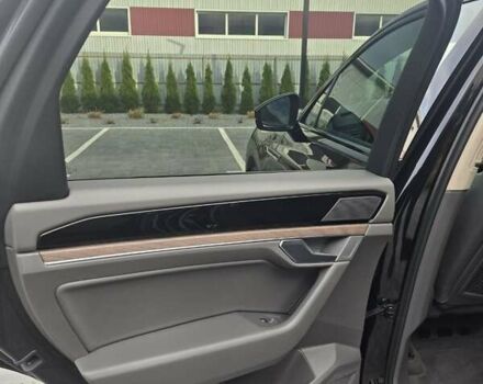 Черный Фольксваген Туарег, объемом двигателя 2.97 л и пробегом 135 тыс. км за 47000 $, фото 23 на Automoto.ua