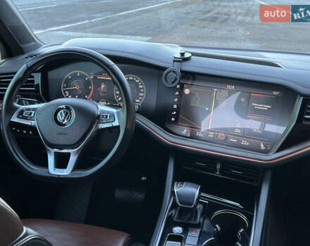 Черный Фольксваген Туарег, объемом двигателя 3 л и пробегом 259 тыс. км за 38999 $, фото 70 на Automoto.ua