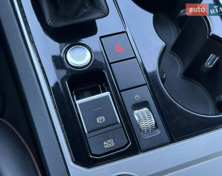 Черный Фольксваген Туарег, объемом двигателя 3 л и пробегом 259 тыс. км за 38999 $, фото 88 на Automoto.ua