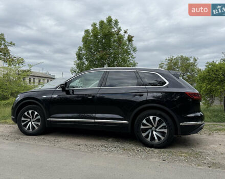 Черный Фольксваген Туарег, объемом двигателя 2.97 л и пробегом 154 тыс. км за 46000 $, фото 2 на Automoto.ua