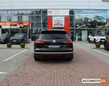 Чорний Фольксваген Туарег, об'ємом двигуна 3 л та пробігом 145 тис. км за 39805 $, фото 3 на Automoto.ua