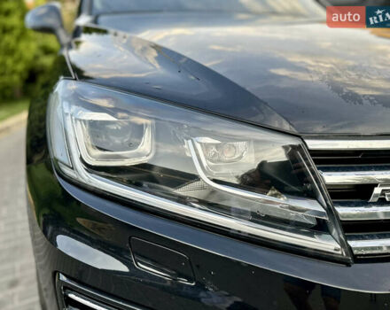 Черный Фольксваген Туарег, объемом двигателя 2.97 л и пробегом 121 тыс. км за 39900 $, фото 36 на Automoto.ua