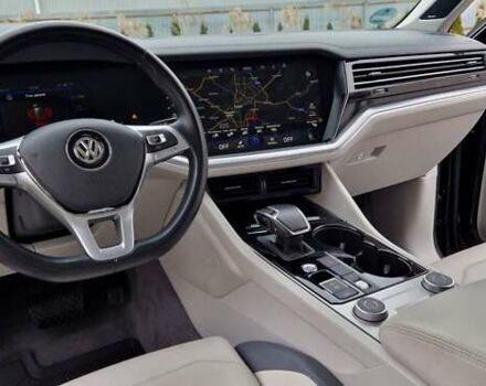 Черный Фольксваген Туарег, объемом двигателя 3 л и пробегом 189 тыс. км за 42800 $, фото 25 на Automoto.ua