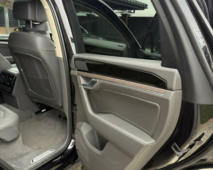 Черный Фольксваген Туарег, объемом двигателя 2.97 л и пробегом 135 тыс. км за 45500 $, фото 33 на Automoto.ua