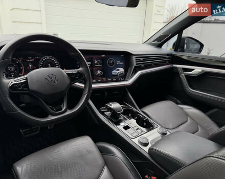 Чорний Фольксваген Туарег, об'ємом двигуна 3 л та пробігом 99 тис. км за 57888 $, фото 78 на Automoto.ua