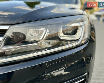 Черный Фольксваген Туарег, объемом двигателя 2.97 л и пробегом 121 тыс. км за 39900 $, фото 35 на Automoto.ua