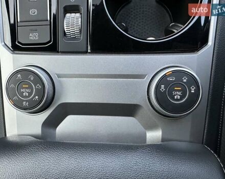 Черный Фольксваген Туарег, объемом двигателя 2.97 л и пробегом 264 тыс. км за 44000 $, фото 42 на Automoto.ua