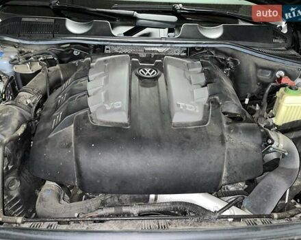 Чорний Фольксваген Туарег, об'ємом двигуна 3 л та пробігом 106 тис. км за 32519 $, фото 32 на Automoto.ua