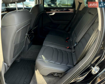 Чорний Фольксваген Туарег, об'ємом двигуна 3 л та пробігом 166 тис. км за 49900 $, фото 7 на Automoto.ua