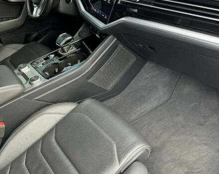 Черный Фольксваген Туарег, объемом двигателя 2.97 л и пробегом 162 тыс. км за 48500 $, фото 9 на Automoto.ua