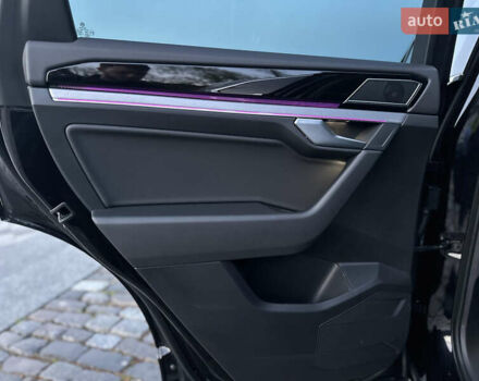 Черный Фольксваген Туарег, объемом двигателя 3 л и пробегом 229 тыс. км за 39999 $, фото 39 на Automoto.ua