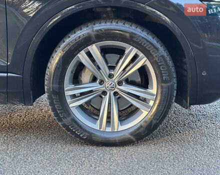 Черный Фольксваген Туарег, объемом двигателя 3 л и пробегом 259 тыс. км за 38999 $, фото 30 на Automoto.ua