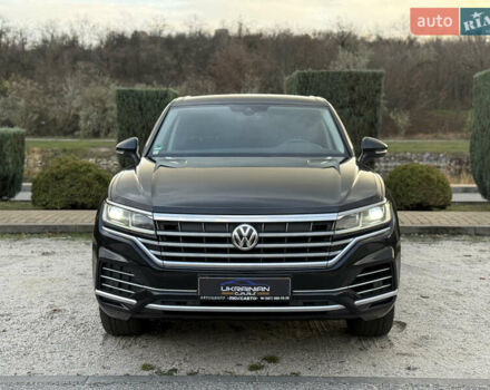 Черный Фольксваген Туарег, объемом двигателя 2.97 л и пробегом 280 тыс. км за 37900 $, фото 5 на Automoto.ua