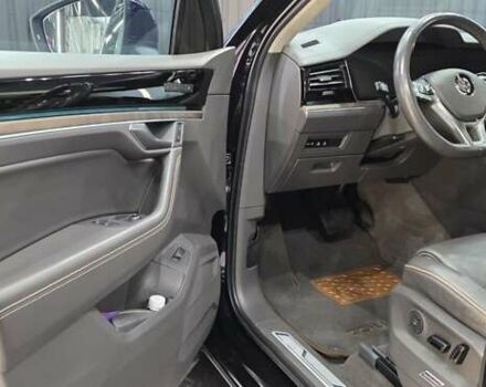 Черный Фольксваген Туарег, объемом двигателя 2.97 л и пробегом 180 тыс. км за 48500 $, фото 28 на Automoto.ua