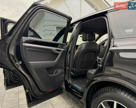 Чорний Фольксваген Туарег, об'ємом двигуна 3 л та пробігом 105 тис. км за 57888 $, фото 37 на Automoto.ua