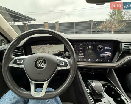 Черный Фольксваген Туарег, объемом двигателя 2.97 л и пробегом 135 тыс. км за 45500 $, фото 15 на Automoto.ua