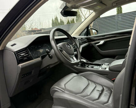 Черный Фольксваген Туарег, объемом двигателя 2.97 л и пробегом 135 тыс. км за 45500 $, фото 39 на Automoto.ua