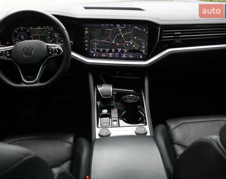 Черный Фольксваген Туарег, объемом двигателя 2.97 л и пробегом 252 тыс. км за 40500 $, фото 47 на Automoto.ua