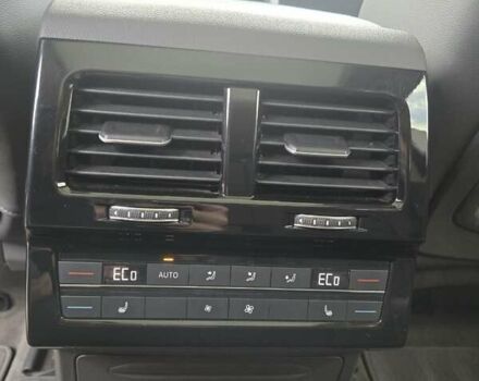 Черный Фольксваген Туарег, объемом двигателя 2.97 л и пробегом 135 тыс. км за 47000 $, фото 28 на Automoto.ua