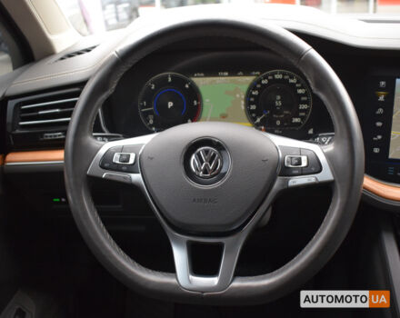 Чорний Фольксваген Туарег, об'ємом двигуна 3 л та пробігом 145 тис. км за 39805 $, фото 8 на Automoto.ua