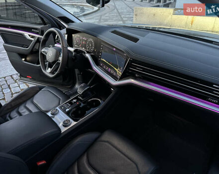 Черный Фольксваген Туарег, объемом двигателя 3 л и пробегом 229 тыс. км за 39999 $, фото 45 на Automoto.ua