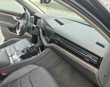 Черный Фольксваген Туарег, объемом двигателя 2.97 л и пробегом 135 тыс. км за 47000 $, фото 14 на Automoto.ua