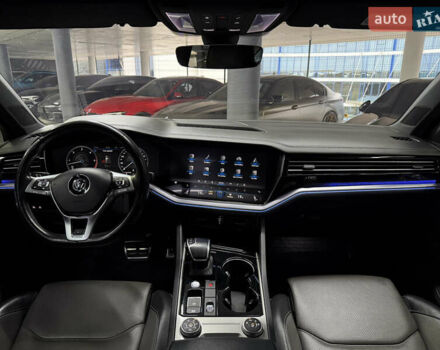 Черный Фольксваген Туарег, объемом двигателя 2.97 л и пробегом 172 тыс. км за 50500 $, фото 25 на Automoto.ua