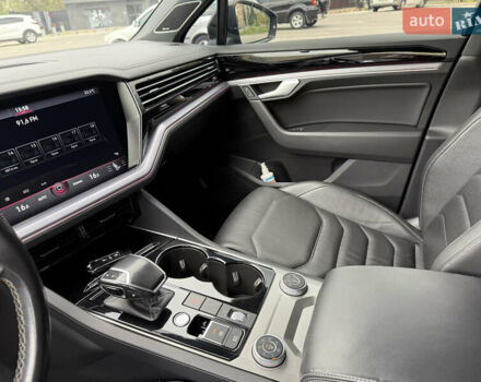 Чорний Фольксваген Туарег, об'ємом двигуна 3 л та пробігом 190 тис. км за 44500 $, фото 16 на Automoto.ua