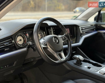 Черный Фольксваген Туарег, объемом двигателя 2.97 л и пробегом 280 тыс. км за 37900 $, фото 13 на Automoto.ua