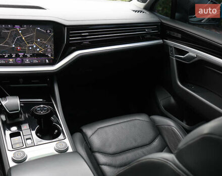 Черный Фольксваген Туарег, объемом двигателя 2.97 л и пробегом 252 тыс. км за 40500 $, фото 50 на Automoto.ua