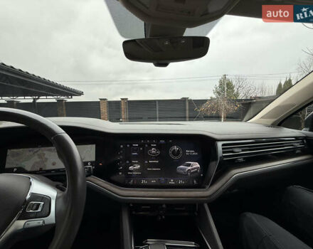 Черный Фольксваген Туарег, объемом двигателя 2.97 л и пробегом 135 тыс. км за 45500 $, фото 17 на Automoto.ua