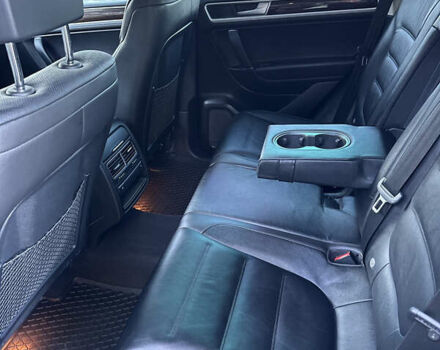 Черный Фольксваген Туарег, объемом двигателя 2.97 л и пробегом 275 тыс. км за 24800 $, фото 20 на Automoto.ua