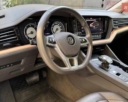 Черный Фольксваген Туарег, объемом двигателя 2.97 л и пробегом 228 тыс. км за 39999 $, фото 2 на Automoto.ua