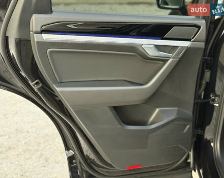 Черный Фольксваген Туарег, объемом двигателя 2.97 л и пробегом 280 тыс. км за 37900 $, фото 22 на Automoto.ua