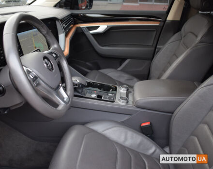 Чорний Фольксваген Туарег, об'ємом двигуна 3 л та пробігом 145 тис. км за 39805 $, фото 11 на Automoto.ua